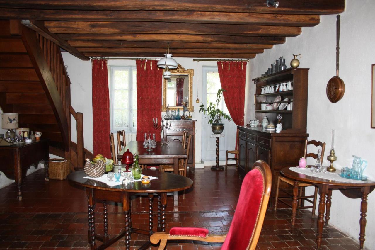 Petite Maison Berrichonne Charost Exterior photo